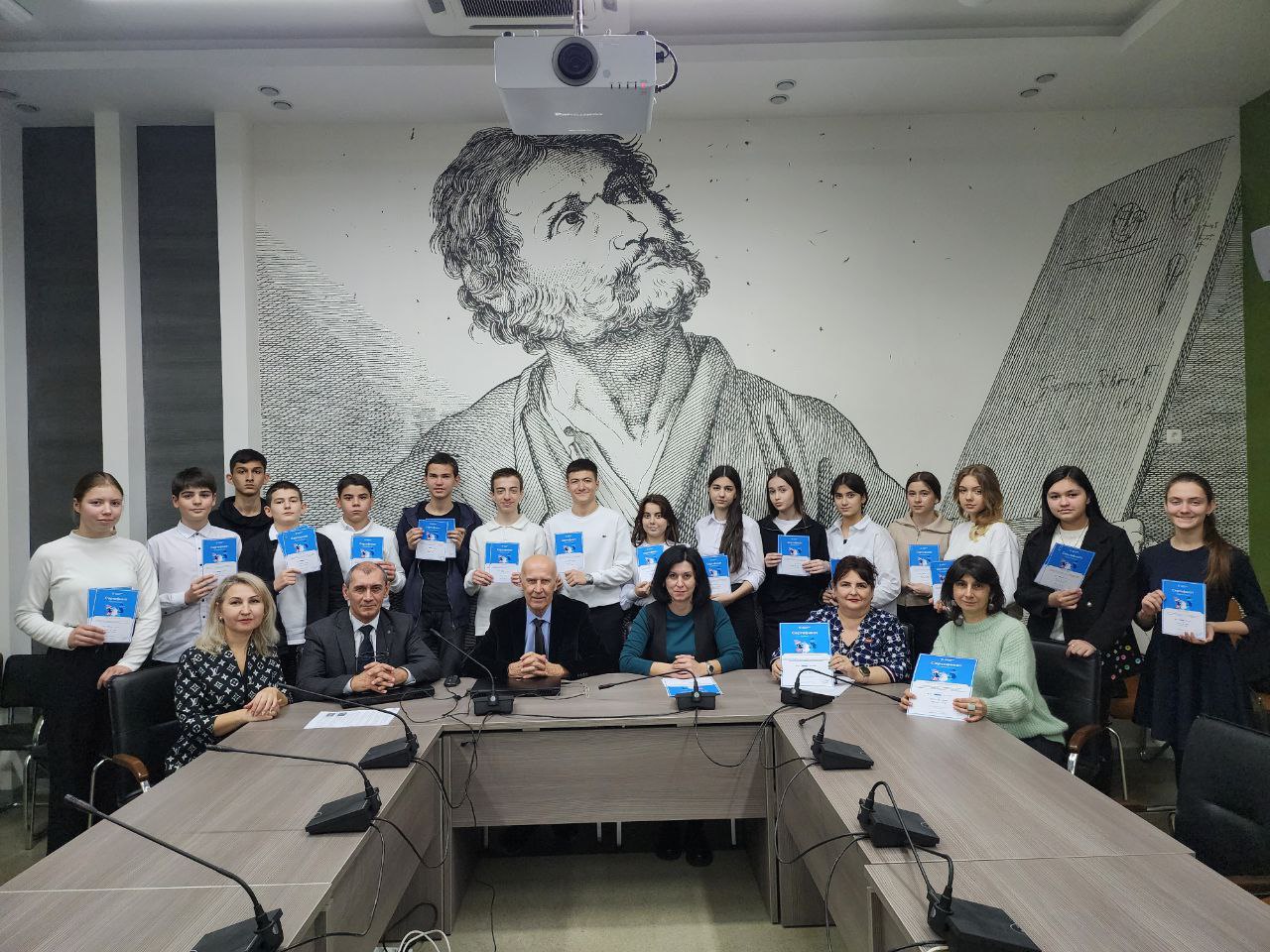 Школьники Адыгеи узнали, как безопасно взаимодействовать с онлайн-платформами при совершении покупок и поиске работы